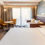 Novotel Malta Sliema グジラ