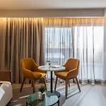 Novotel Malta Sliema グジラ
