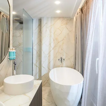 ホテル Novotel Malta Sliema グジラ