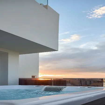 Novotel Malta Sliema グジラ