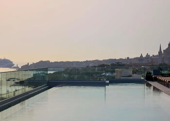 Ξενοδοχείο Novotel Malta Sliema 4*